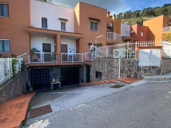 casa indipendente in vendita a Palermo in zona Borgo Nuovo
