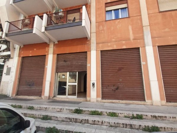 negozio in vendita a Palermo in zona Montegrappa / Santa Rosalia