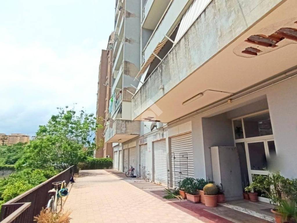 locale commerciale in vendita a Palermo in zona Montepellegrino