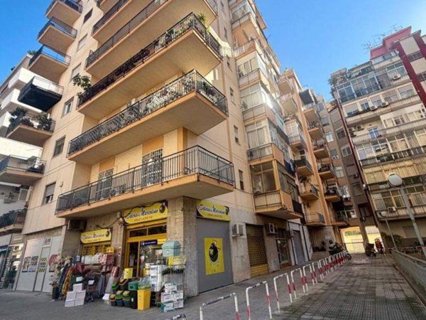appartamento in vendita a Palermo in zona Malaspina/Palagonia