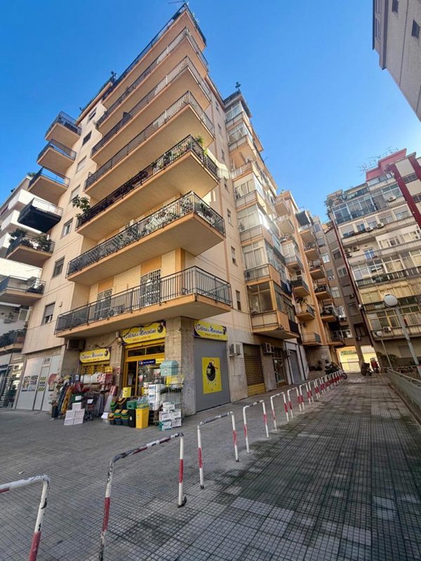 appartamento in vendita a Palermo in zona Malaspina/Palagonia