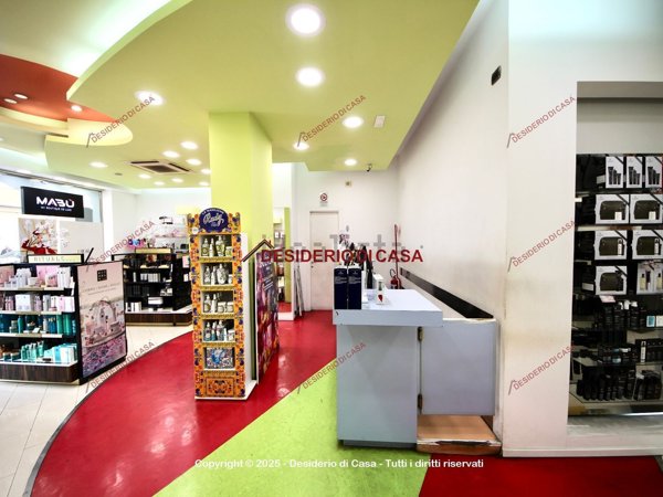 locale commerciale in vendita a Palermo in zona Libertà
