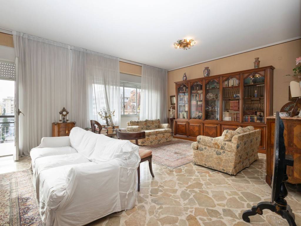 appartamento in vendita a Palermo in zona Malaspina/Palagonia