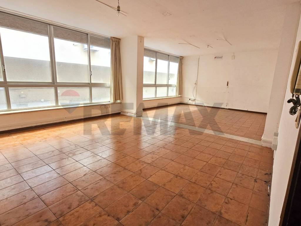 ufficio in vendita a Palermo in zona Malaspina/Palagonia