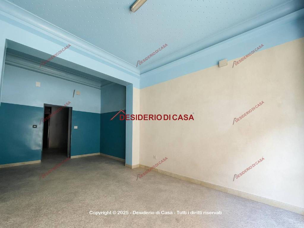 negozio in vendita a Palermo in zona Montegrappa / Santa Rosalia