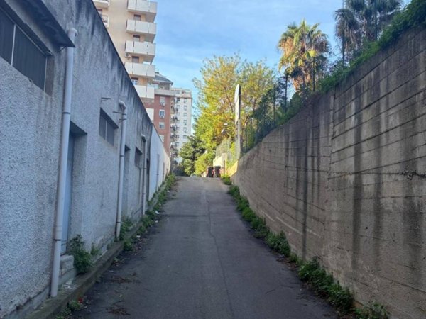 locale commerciale in vendita a Palermo in zona Montepellegrino