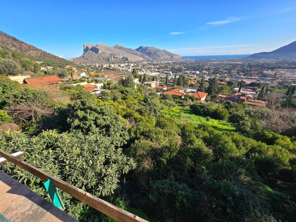 casa indipendente in vendita a Palermo in zona Mondello