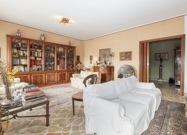 appartamento in vendita a Palermo in zona Malaspina/Palagonia