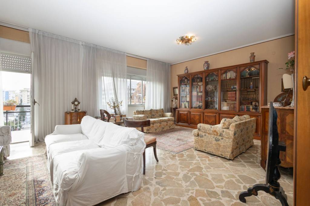 appartamento in vendita a Palermo in zona Malaspina/Palagonia