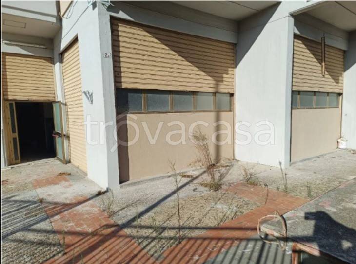 locale commerciale in vendita a Palermo in zona Arenella/Vergine Maria