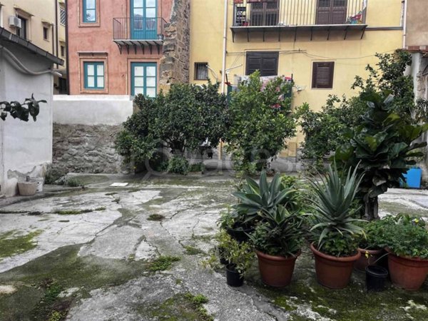 negozio in vendita a Palermo in zona Centro storico