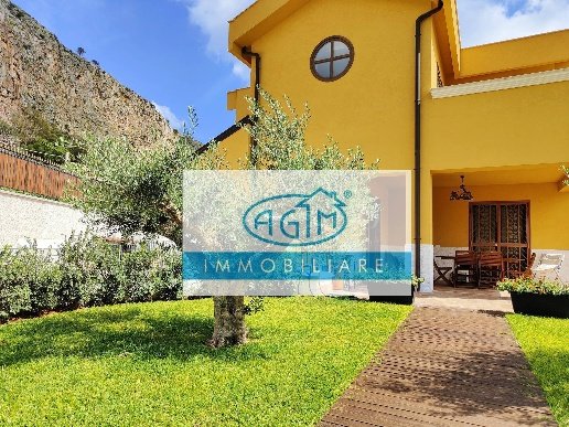 casa indipendente in vendita a Palermo in zona Mondello