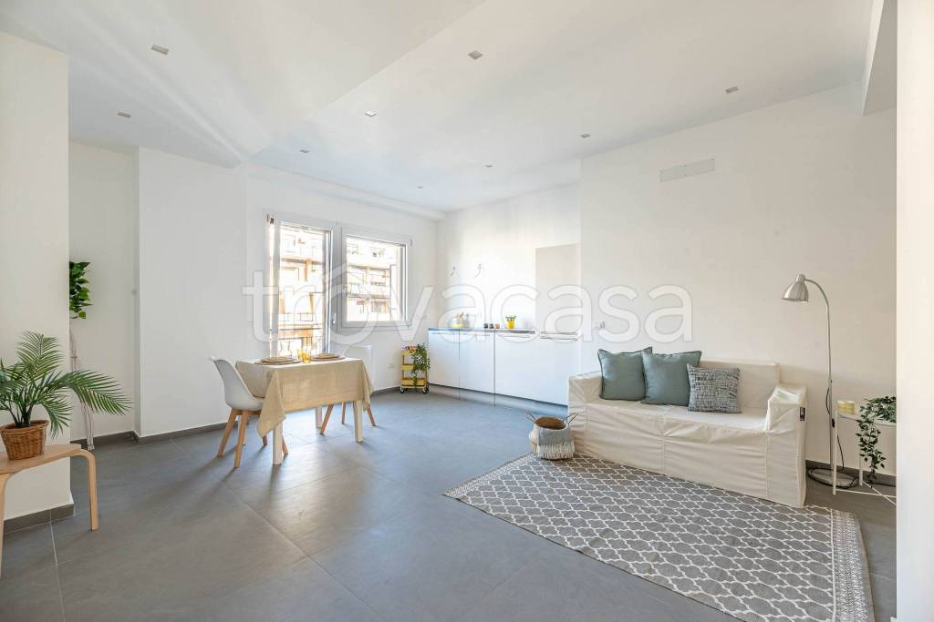 appartamento in vendita a Palermo in zona Malaspina/Palagonia