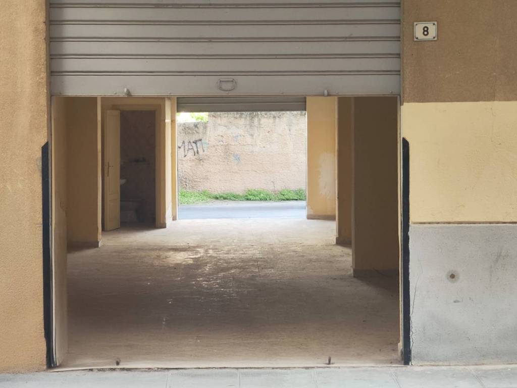 locale di sgombero in vendita a Palermo in zona Altarello