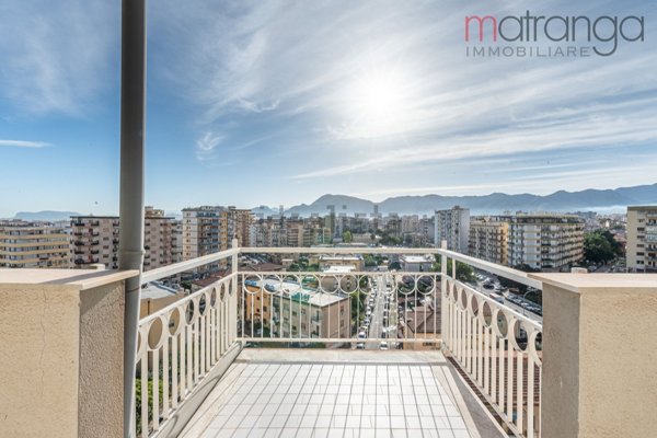 appartamento in vendita a Palermo in zona Malaspina/Palagonia