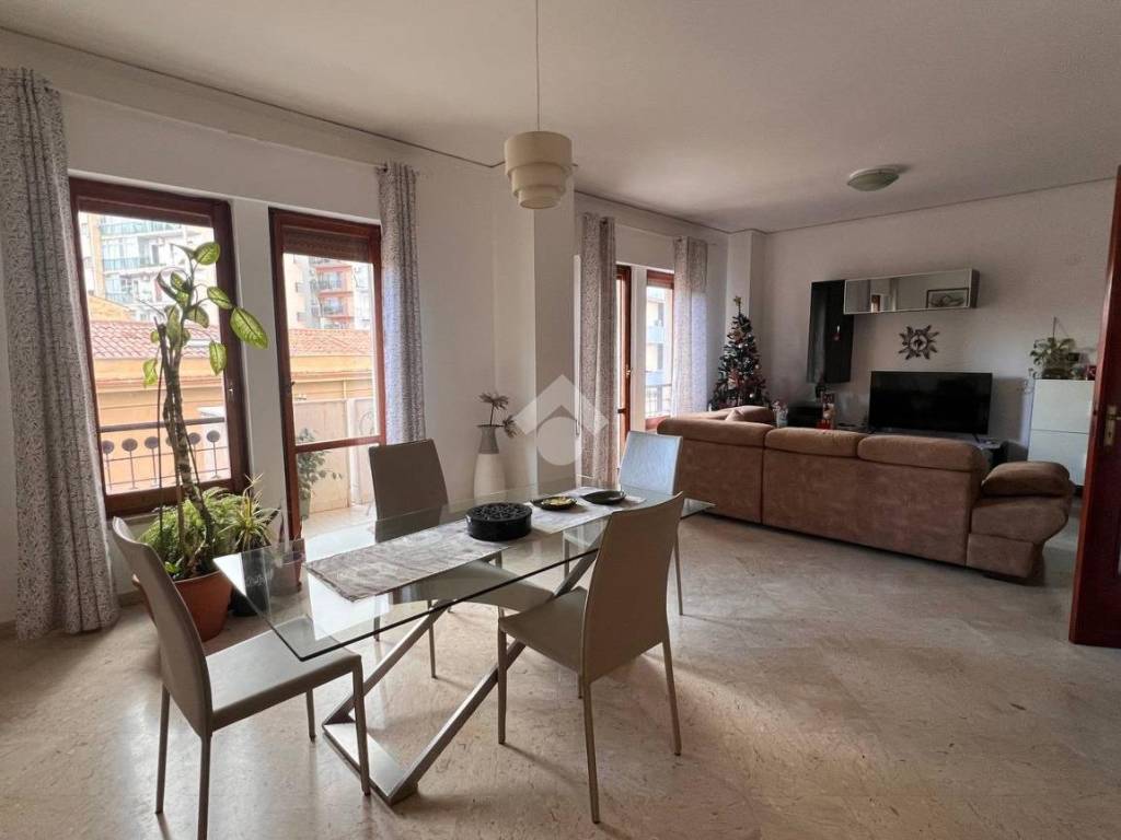 appartamento in vendita a Palermo in zona Zisa