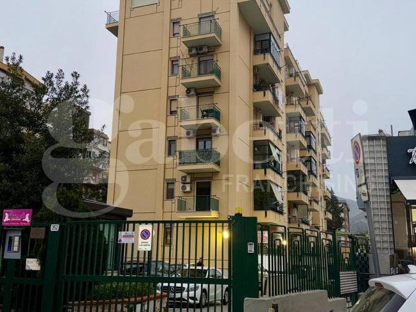 appartamento in vendita a Palermo in zona San Lorenzo