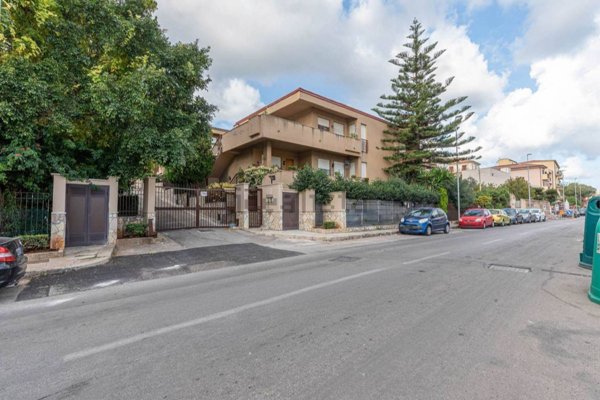 casa indipendente in vendita a Palermo in zona Tommaso Natale