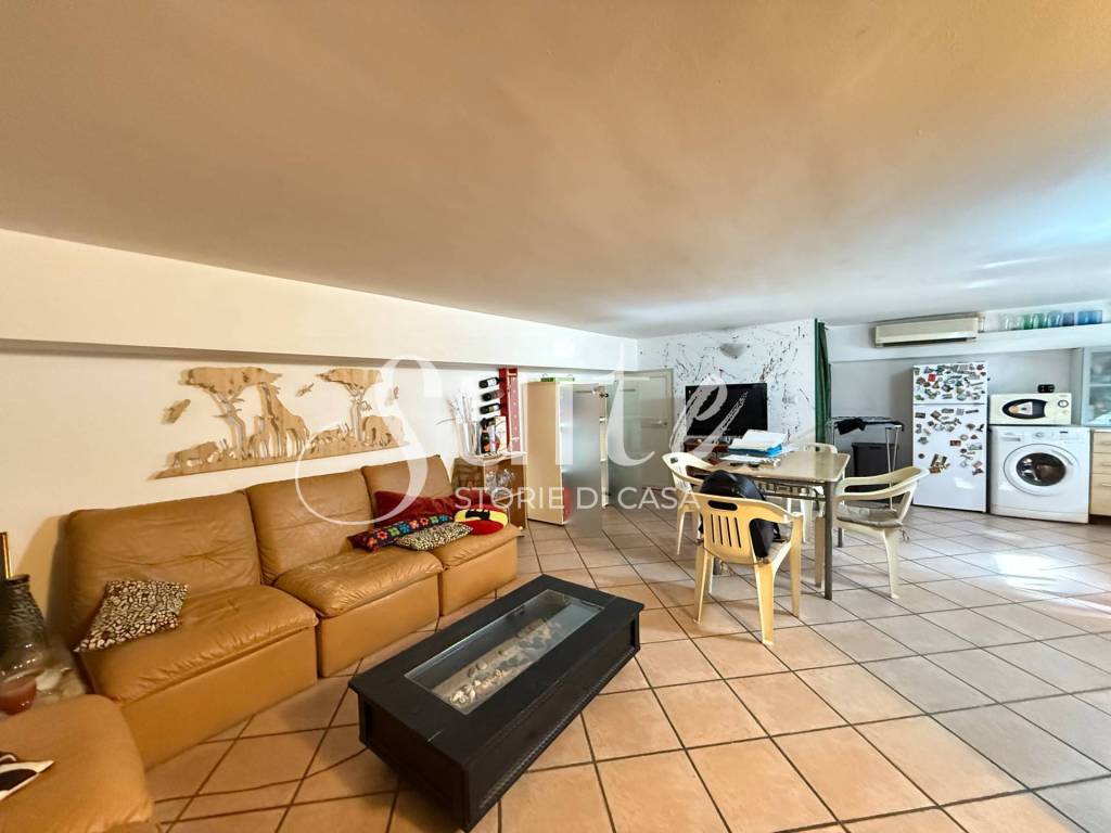 locale commerciale in vendita a Palermo in zona Cruillas