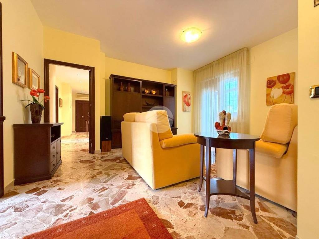 appartamento in vendita a Palermo in zona Malaspina/Palagonia