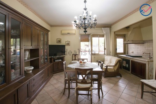 casa indipendente in vendita a Palermo in zona Chiavelli