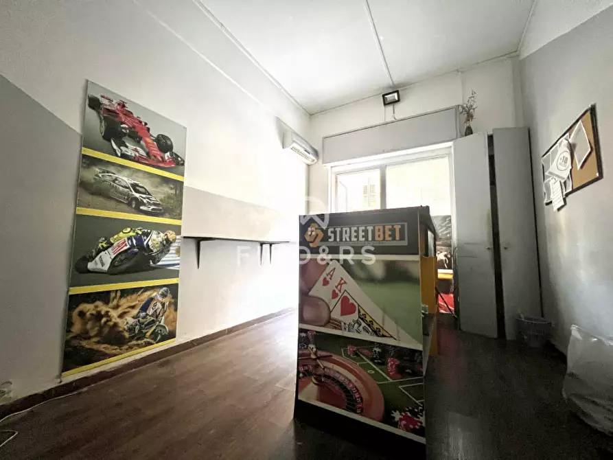 negozio in vendita a Palermo in zona Malaspina/Palagonia