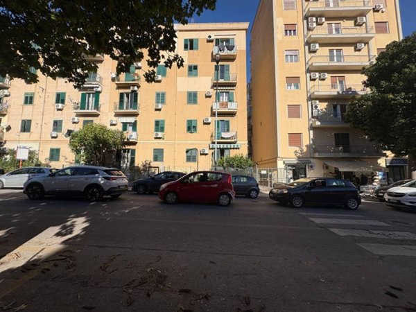 appartamento in vendita a Palermo in zona Zisa