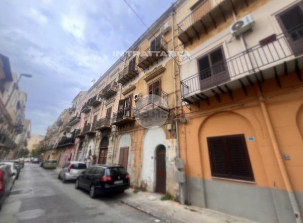 appartamento in vendita a Palermo in zona Zisa