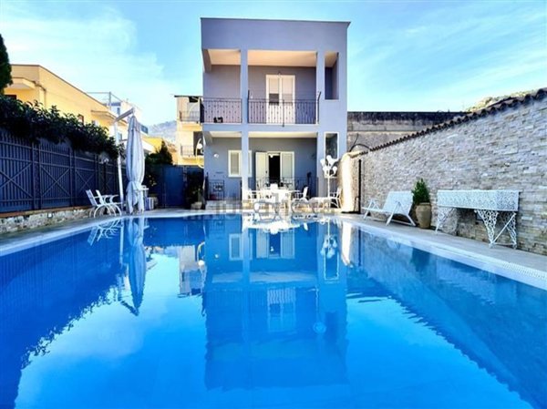 casa indipendente in vendita a Palermo in zona Partanna
