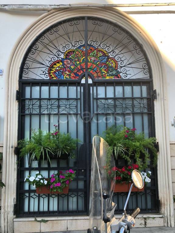 negozio in vendita a Palermo in zona Malaspina/Palagonia