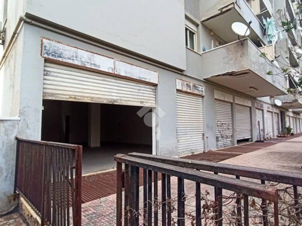 locale commerciale in vendita a Palermo in zona Montepellegrino