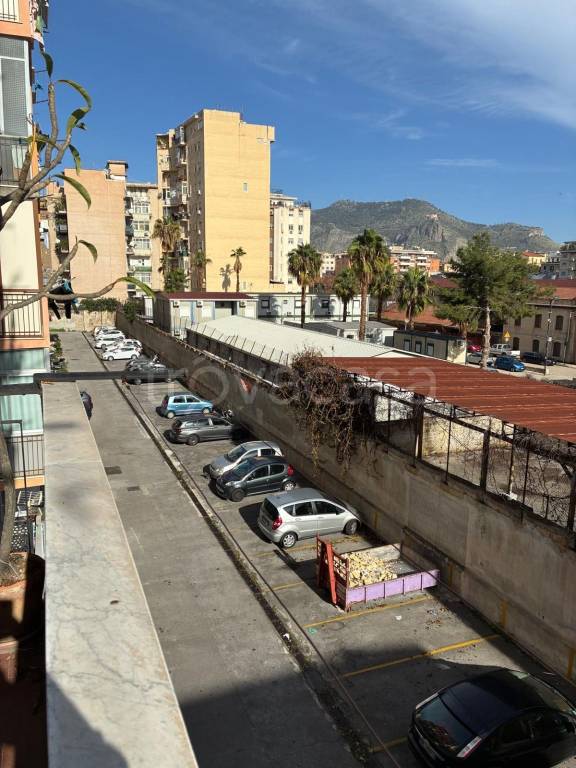appartamento in vendita a Palermo in zona Malaspina/Palagonia