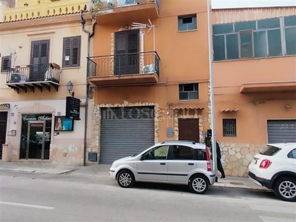 locale di sgombero in vendita a Palermo in zona Tommaso Natale