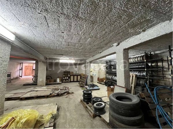 locale commerciale in vendita a Palermo in zona Calatafimi / Cuba