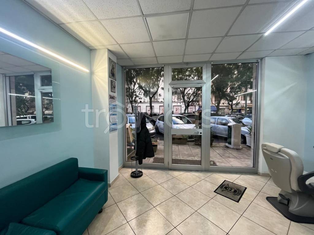 negozio in vendita a Palermo in zona Calatafimi / Cuba