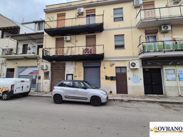 negozio in vendita a Palermo in zona Partanna