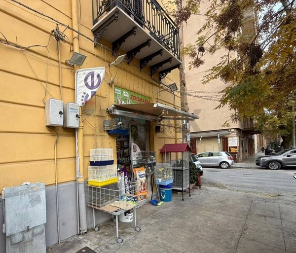 locale commerciale in vendita a Palermo in zona Calatafimi / Cuba