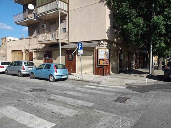 negozio in vendita a Palermo in zona Calatafimi / Cuba