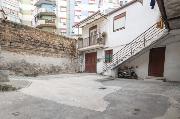 locale di sgombero in vendita a Palermo in zona Oreto
