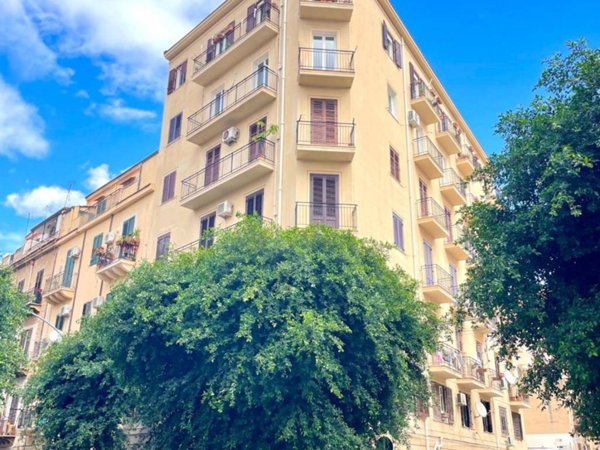 appartamento in vendita a Palermo in zona Zisa
