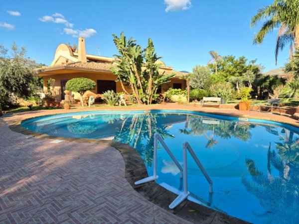 casa indipendente in vendita a Palermo in zona Mondello