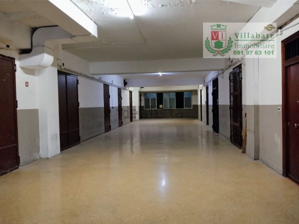 locale commerciale in vendita a Palermo in zona Libertà