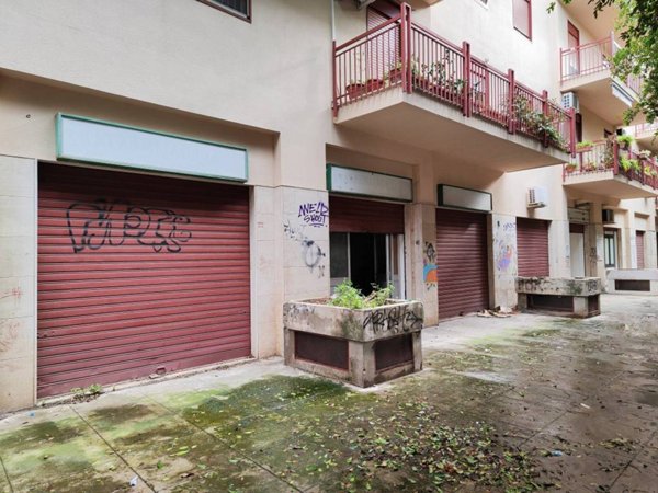 negozio in vendita a Palermo in zona Calatafimi / Cuba