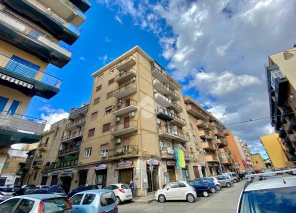 appartamento in vendita a Palermo in zona Montegrappa / Santa Rosalia