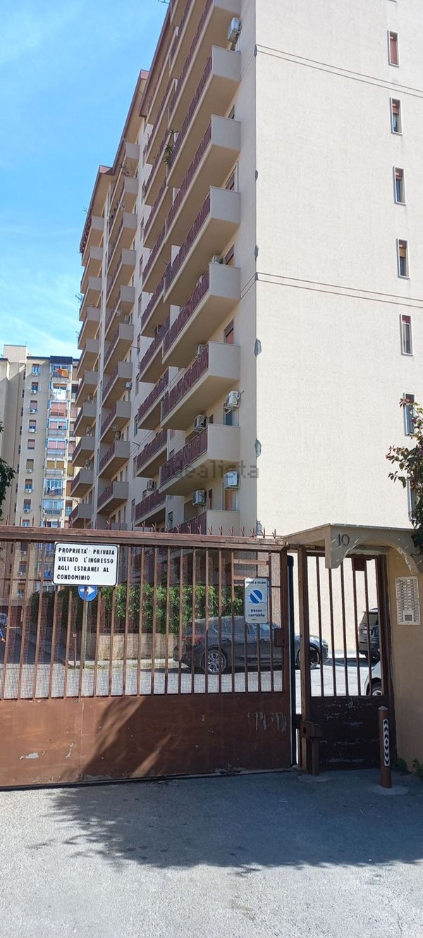 appartamento in vendita a Palermo in zona Montegrappa / Santa Rosalia