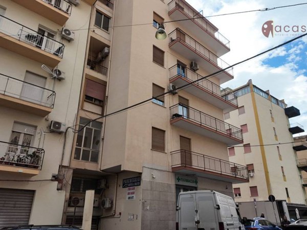 negozio in vendita a Palermo in zona Montegrappa / Santa Rosalia