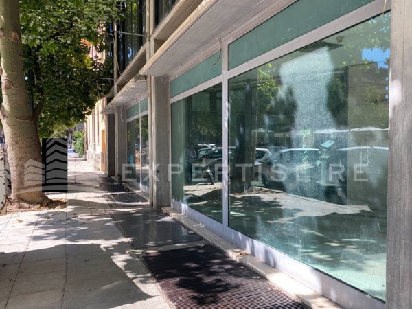 locale commerciale in vendita a Palermo in zona Libertà