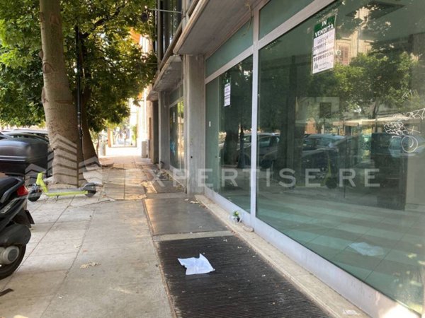 locale commerciale in vendita a Palermo in zona Libertà