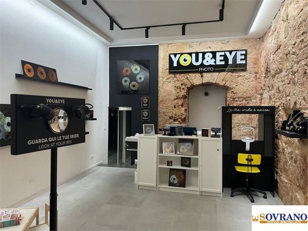 locale commerciale in vendita a Palermo in zona Centro storico