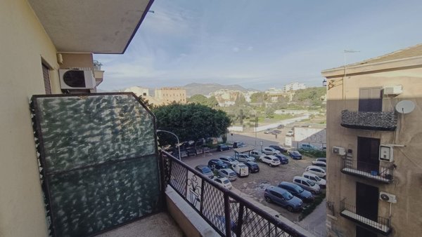 appartamento in vendita a Palermo in zona Zisa